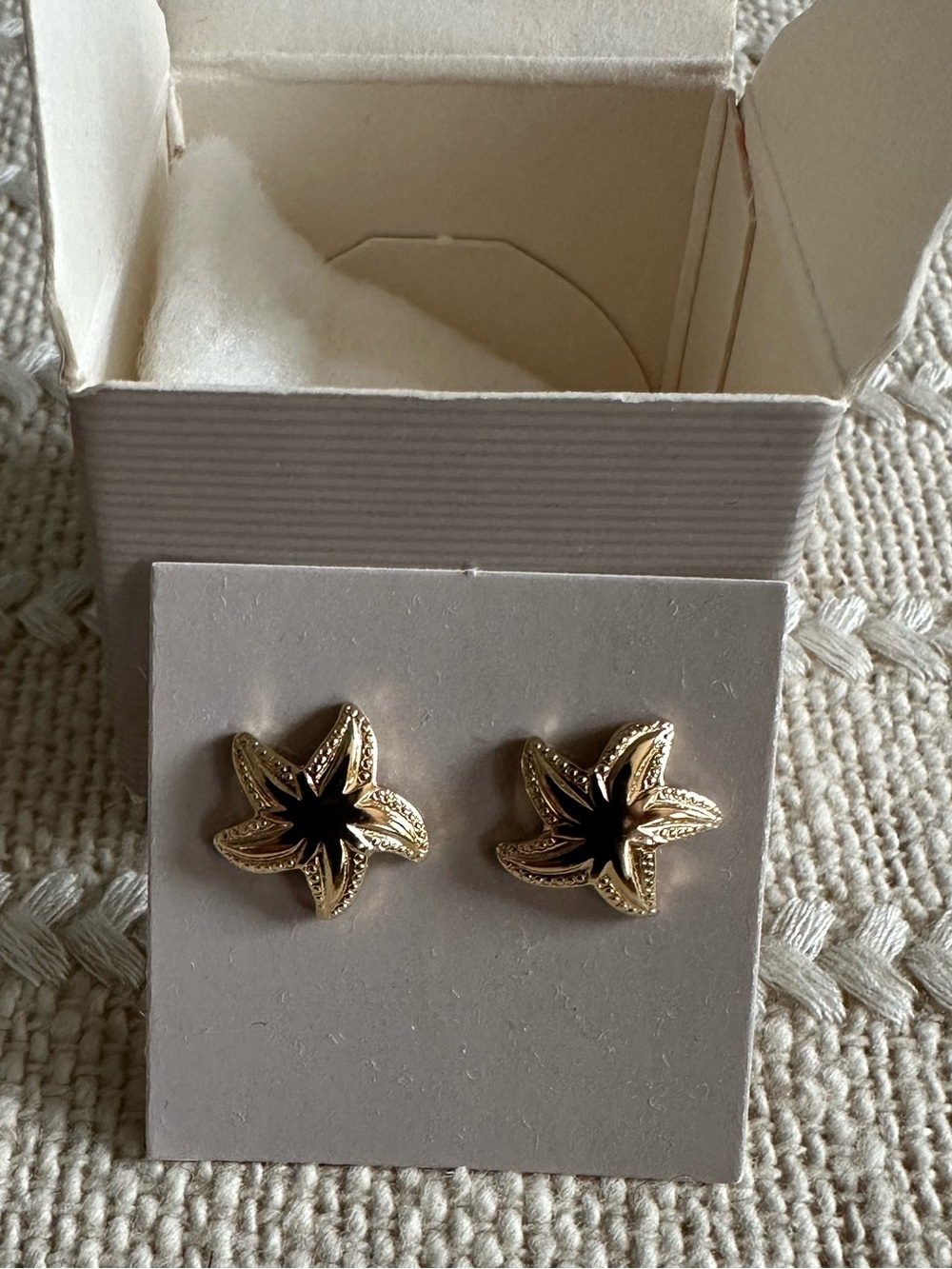AVON Vintage Gold Starfish Stud Earrings New Old Stock in Box 1983